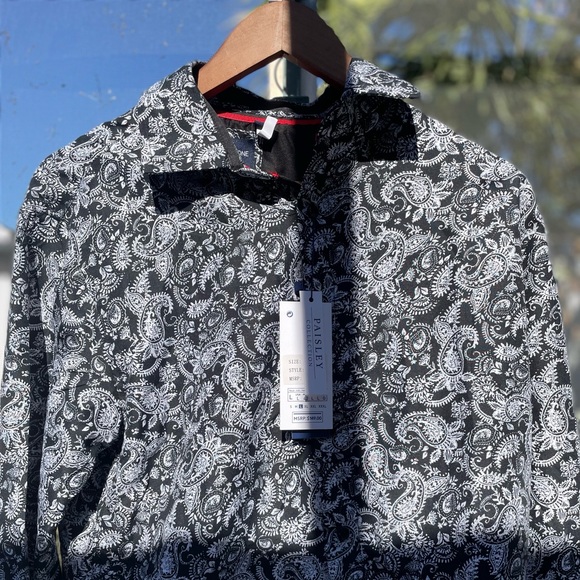 Silver Stone PAISLEY COLLECTION
Large, tags still on. - Picture 2 of 7